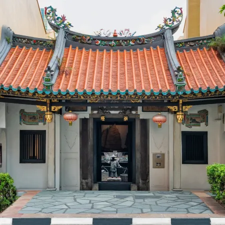 AMOY by Far East Hospitality Отели рядом с достопримечательностью «Станция метро Raffles»