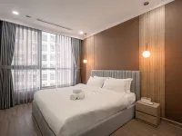 Landmark 81 Sky Suites-WW Hotels near كوان بِن تان