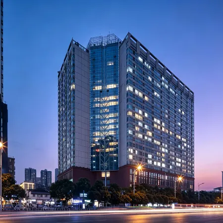 Changsha and dengFenglai Youth Hostel (IFS International Financial Center Wuyi Square)