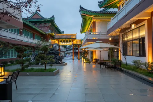 Xueting Songluange Hot Spring Courtyard Homestay  (Yanji Folk Custom Park Branch) - بار