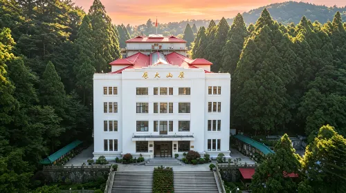 Lushan Building - Flughafentransfer