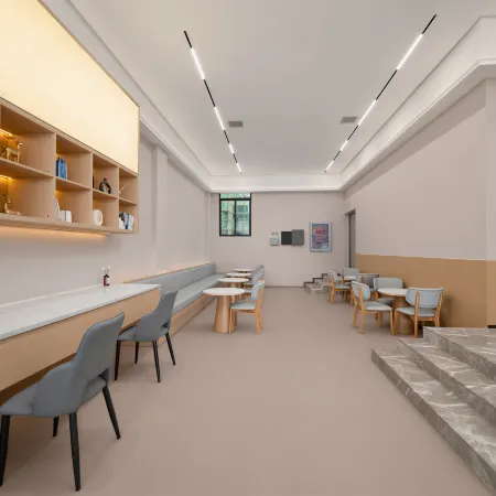 Pinyi Hotel (Guanling Huajiang Bus Station)