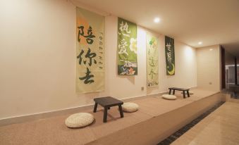 Pingdingshan Huayue Qian Hotel (Henan University of Urban Construction Bai Gui Lake Wetland Park)