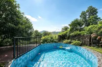 Yi Shuang Ren Hostel - Pools