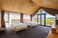 Jiuyue Luxury Boutique Stay (Saihanba Yudaokou Grassland Scenic Area) - พร้อมระเบียง