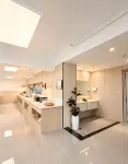 SRHuaXi HA UP Hotel - piscina