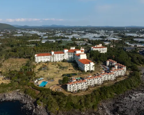 Sono Calm Jeju Hotels near Pyoseon