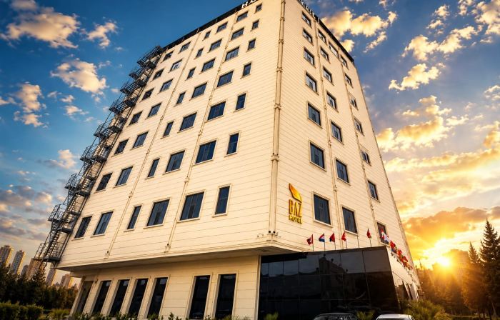 BAZ Hotel University District
