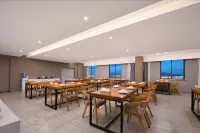 Huzhou Provington Hotel(Xinghui Peninsula Store, Xingye Road, Wuxing District) - Pysäköinti
