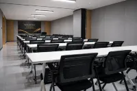廣頓國際飯店（鄂爾多斯萬達廣場伊克昭公園店） - 停車場