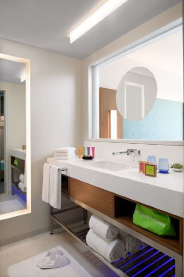 Deluxe King Room-Accessible Luma Hotel San Francisco Photo