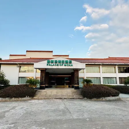 Qichun Lishizhen Holiday Hotel
