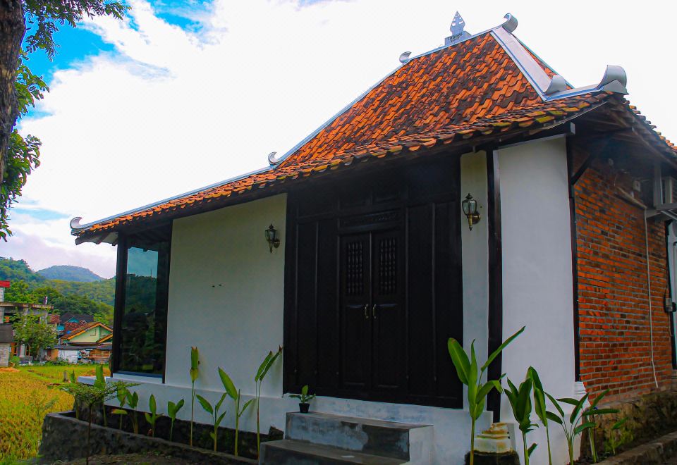 Villa Kamar Tamu Piyungan의 실내 침실 모습