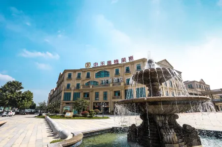 Qingya Hotel (Luohe High Speed Railway West Station) Отели рядом с достопримечательностью «Huanghe Square»