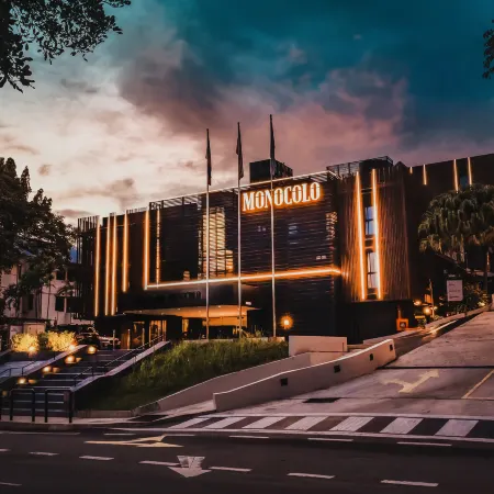 Monocolo Boutique Hotel Отели рядом с достопримечательностью «Торговый центр Karamunsing Capital»