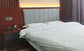 Guyan Erlang Town Honglv Business Hotel