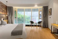 Wanyi Hotel (Chongqing Jiefangbei Pedestrian Street Hongyadong Branch)