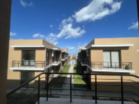 Pool, Terrace, Netflix incl.- Peaceful and Central 酒店