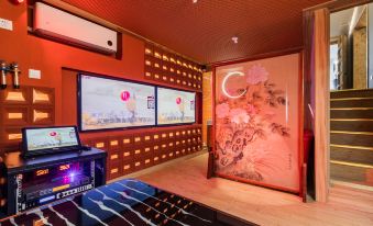 C Space B&B, Theatre Group