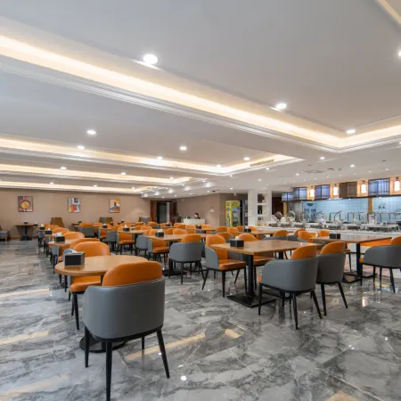 Xixuan Hotel (Korla Peacock River Sailing Plaza)