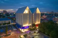 Blue Hippo Hotel Hotels near The Erawan Museum