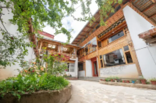 Fanxi Boutique Inn Hôtels à proximité de : Zhongdian Sutra Depository Scenic Spot