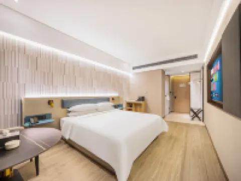 Holiday Inn Ale Thai Fan Hotels near Altai Mountain Hot Spring National Forest Park