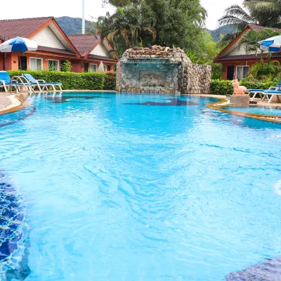 Andaman Seaside Resort Bangtao Beach Отели рядом с достопримечательностью «Пляж Бангтау»