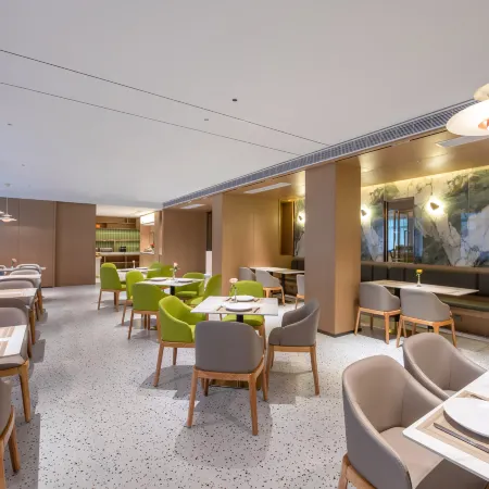 Jifen International Hotel (Qingtian High-speed Railway Station)