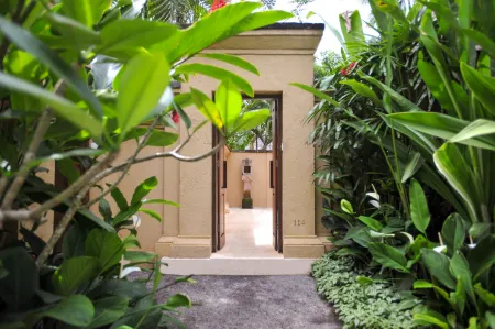 Komaneka at Tanggayuda Ubud Отели рядом с достопримечательностью «Ubud Kajeng Rice Fields Walk»