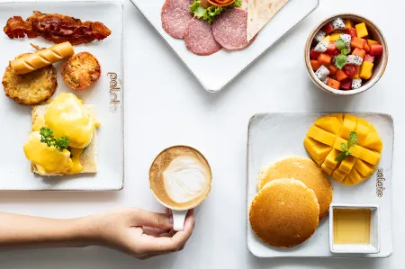 Lynnaya Urban River Resort Отели рядом с достопримечательностью «Siem Reap Driver»