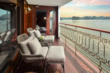 Du thuyền Indochine Premium vịnh Hạ Long