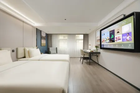 Xi'an Bell Tower Metro Station Atour X Hotel