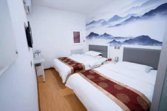 Super 8 Hotel Chaoyang Hospital West Hospital Отели рядом с достопримечательностью «Wuhan Garden»