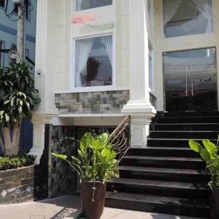 Yen Nam Hotel Nguyen Trong Tuyen Отели рядом с достопримечательностью «Фунхуан»