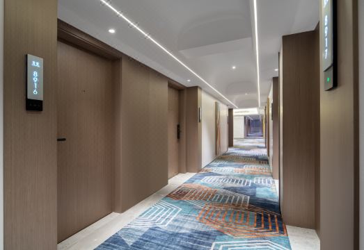 1. 에칵 hl 호텔..