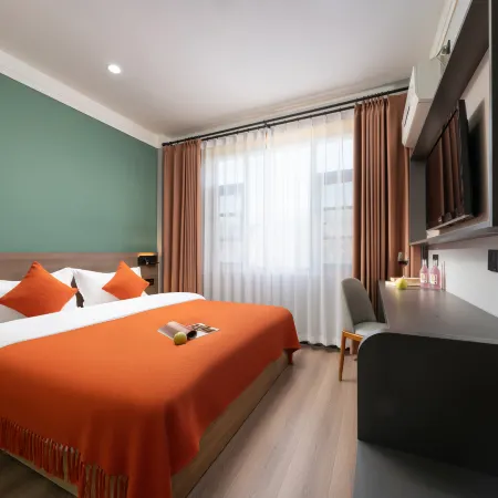 Yusen Boutique Hotel (Jinan Daming Lake Quancheng Square) Отели рядом с достопримечательностью «Озеро Пяти драконов»