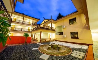 Tianchong Yunhai Resort Hotel (Wulingyuan National Forest Park) - Housity