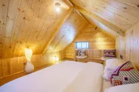 Shenshanli Yichuan VILLA Holiday Homestay (Kanas Old Village)