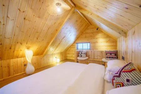Shenshanli Yichuan VILLA Holiday Homestay (Kanas Old Village)