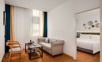 O.live Social Hotel Near Fuhai West Metro Station, Shenzhen World Exhibition & Convention Centerr