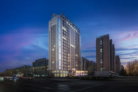 Homeinn Plus Hotel (Weifang Wolong East Street Good Plaza) Отели рядом с достопримечательностью «Yangjiabu Folk Art Grand View Garden»