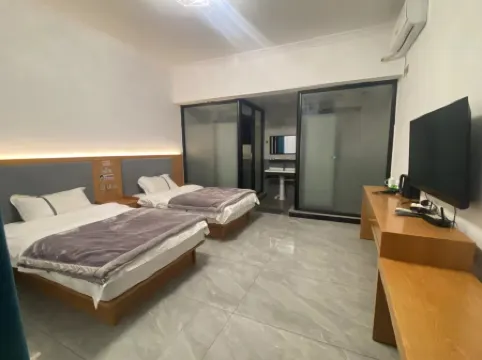 Yangjia Courtyard Homestay