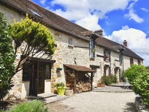 Century-old villa B&B in Provins, suburb of Paris