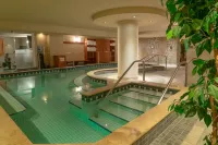 Banff Caribou Lodge and Spa - Bathtub
