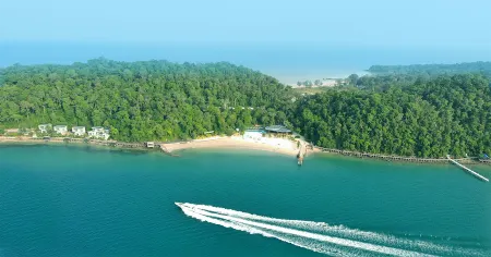 Pearl Beach Resort & Spa Отели рядом с достопримечательностью «Лейзи Бич»