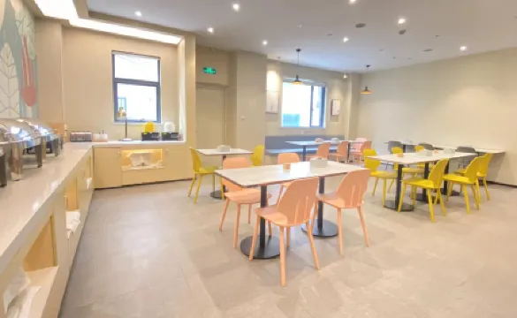 HanTing Hotel (Shanghai Wujing Pedestrian Street) Отели рядом с достопримечательностью «Auxiliary Wharf of Shuitou International Rock City»