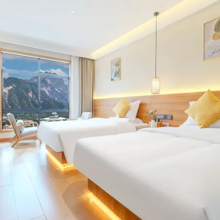 Langlangshan Hotel (Huashan Scenic Area Tourist Center Store)