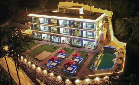 When the Sky Meets Your Stay Отели рядом с достопримечательностью «Yulong Crevice»