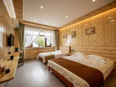 Erguna yurt tour Duoduo Inn